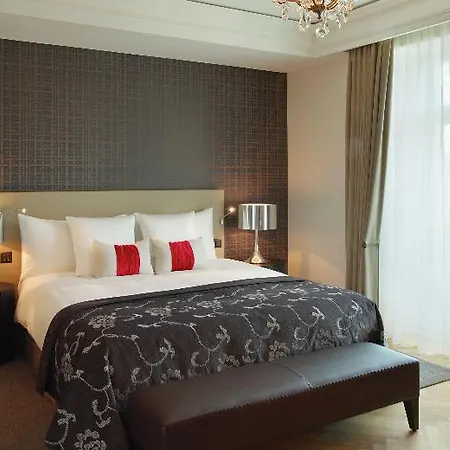 Hotel Schweizerhof & 5*