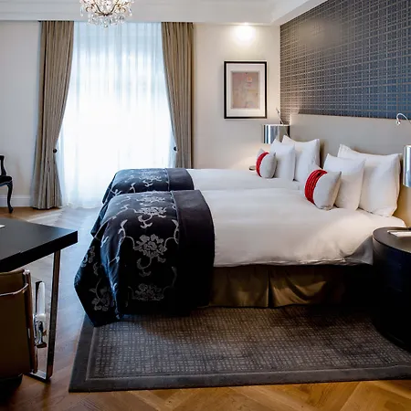 Hotell Schweizerhof & 5*